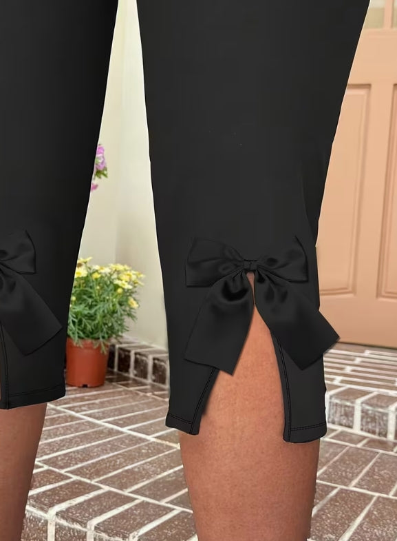 Dainty Bow Capris Curvy
