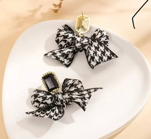 Piper Mae Houndstooth Bow Earrings